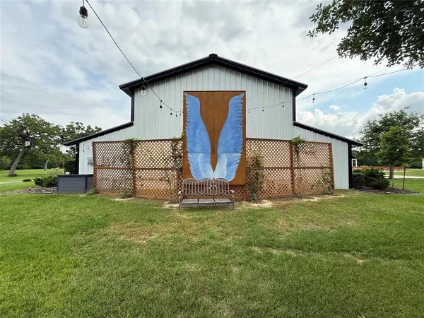 $2,250,000 | 601 East Collard Street, Madisonville, TX 77864