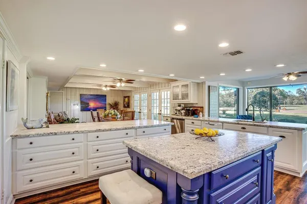 $2,250,000 | 601 East Collard Street, Madisonville, TX 77864