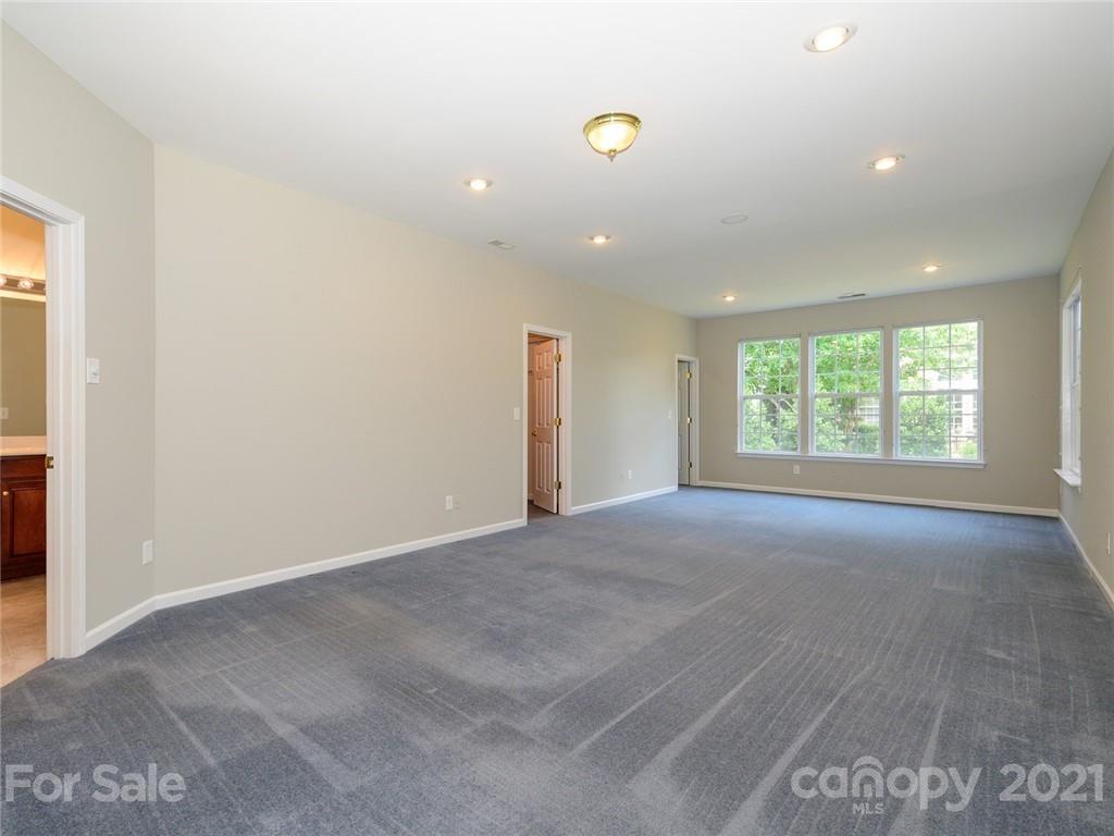 955 Platinum Drive Fort Mill, SC 29708 - Photo 23 of 37 an empty room with windows and closet