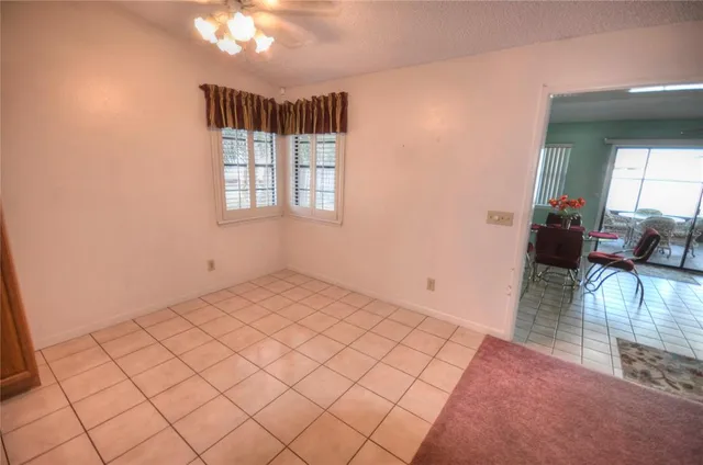 a view of livingroom with furniture