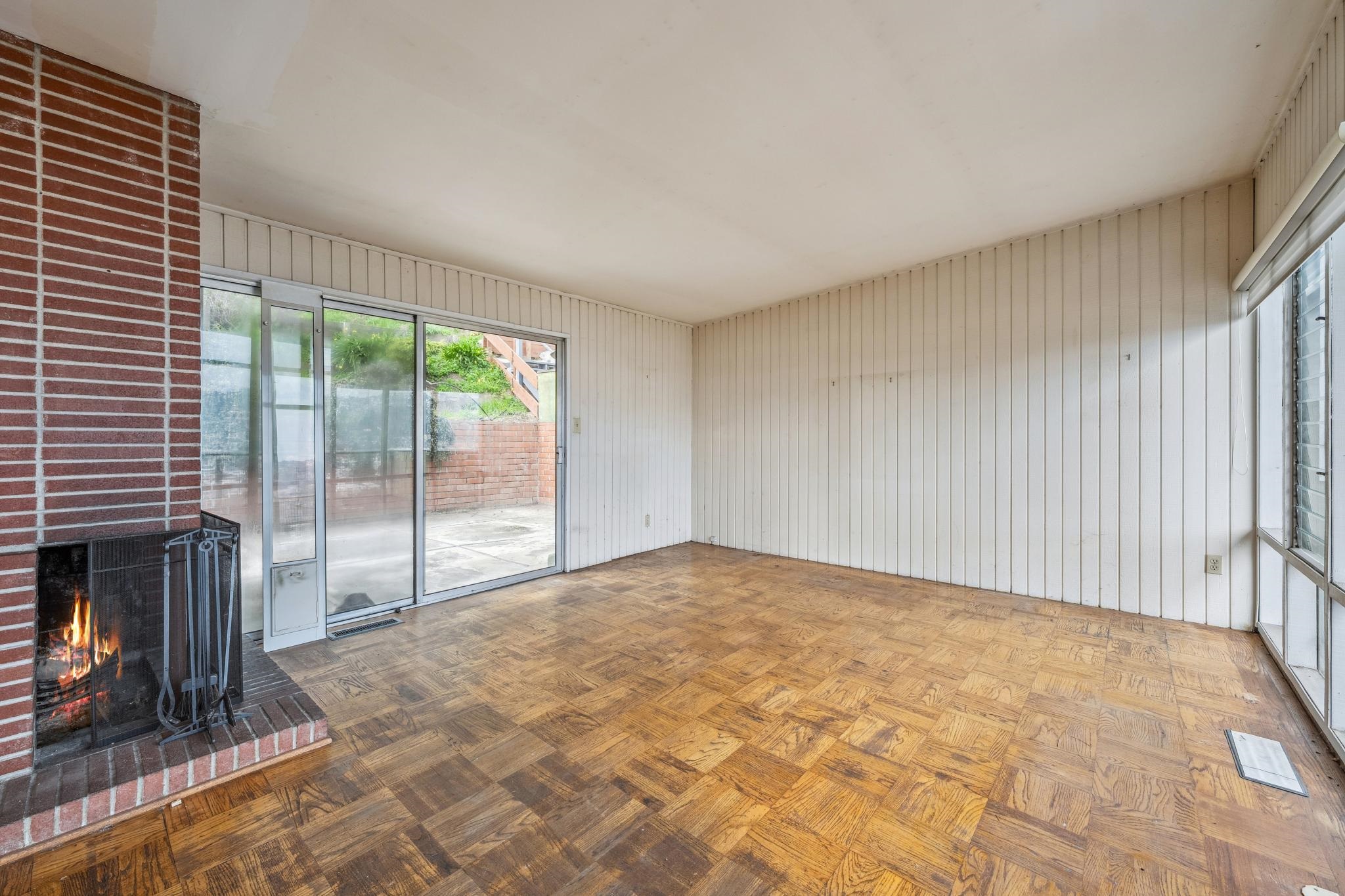 953 Hillside Avenue Albany, CA 94706 - Photo 20 of 48 a view of an empty room with a window