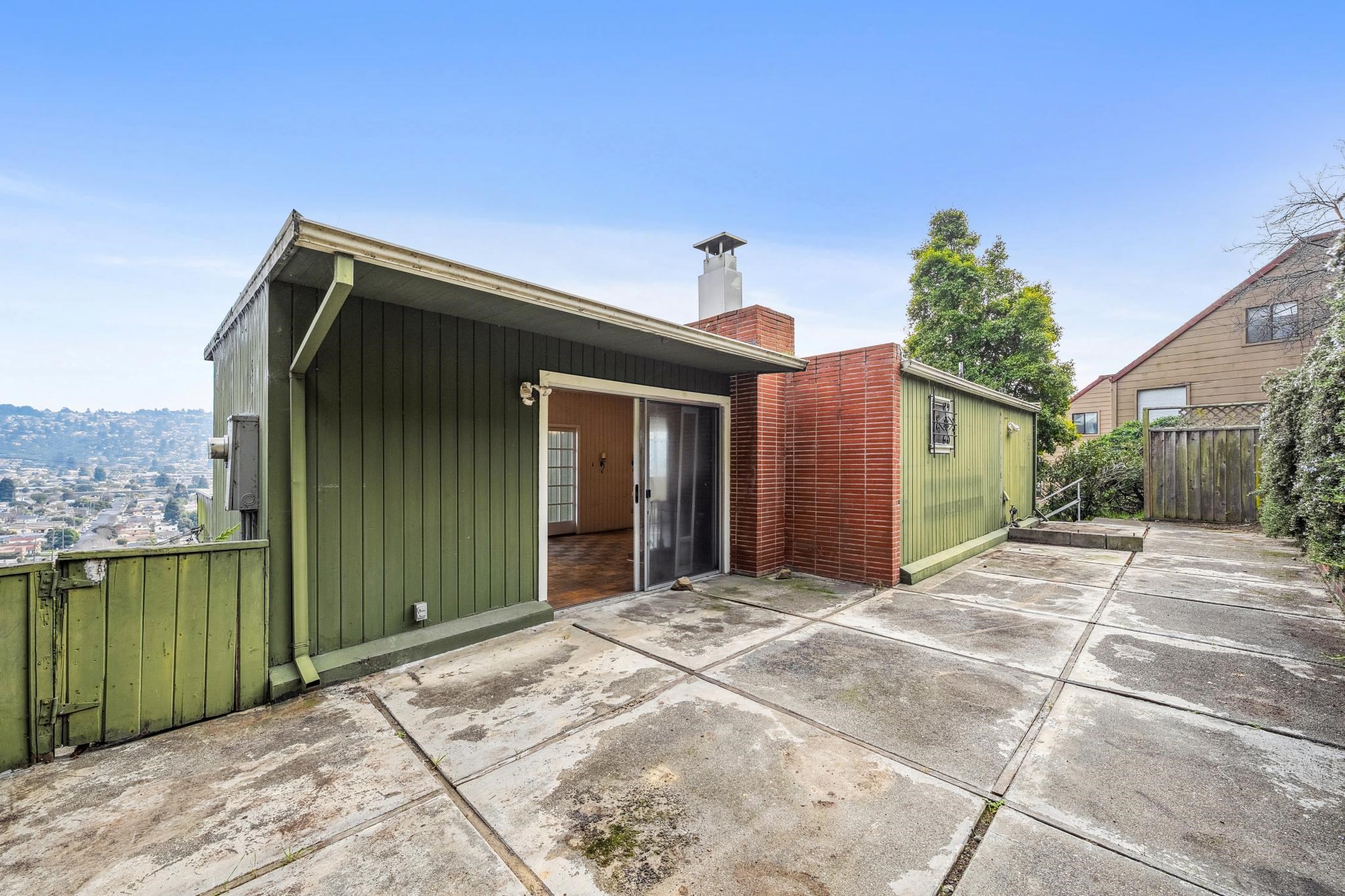 953 Hillside Avenue Albany, CA 94706 - Photo 29 of 48 a backyard of a house
