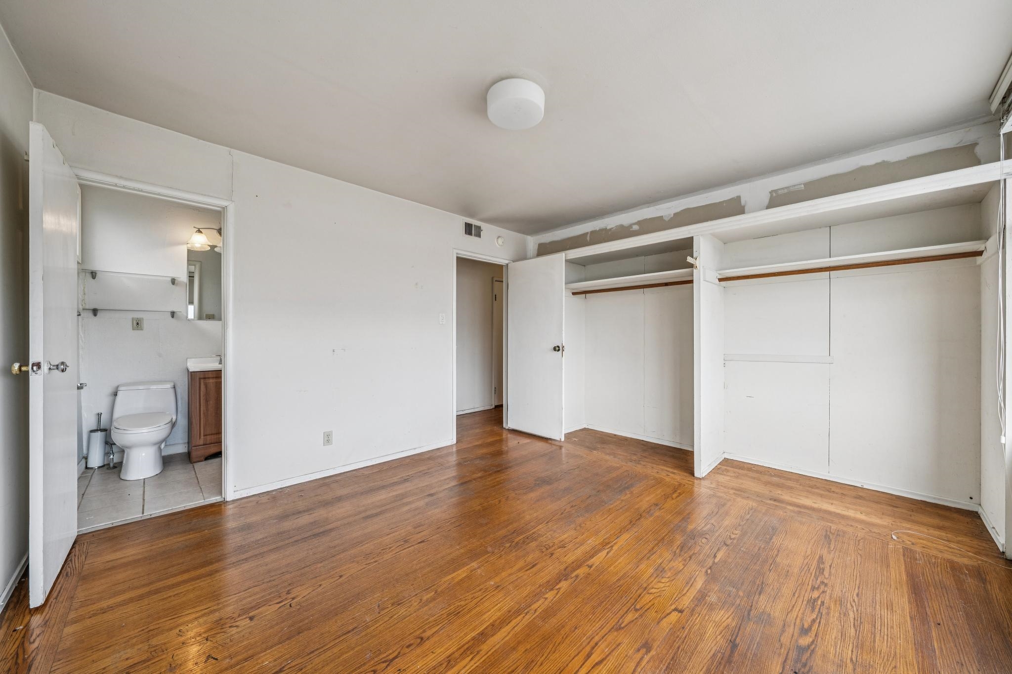 953 Hillside Avenue Albany, CA 94706 - Photo 38 of 48 a view of an empty room and a gallery