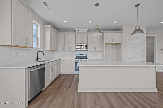 $445,400 | 2014 Brighton Drive, New Bern, NC 28562