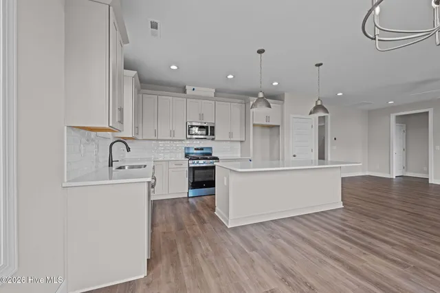 $445,400 | 2014 Brighton Drive, New Bern, NC 28562