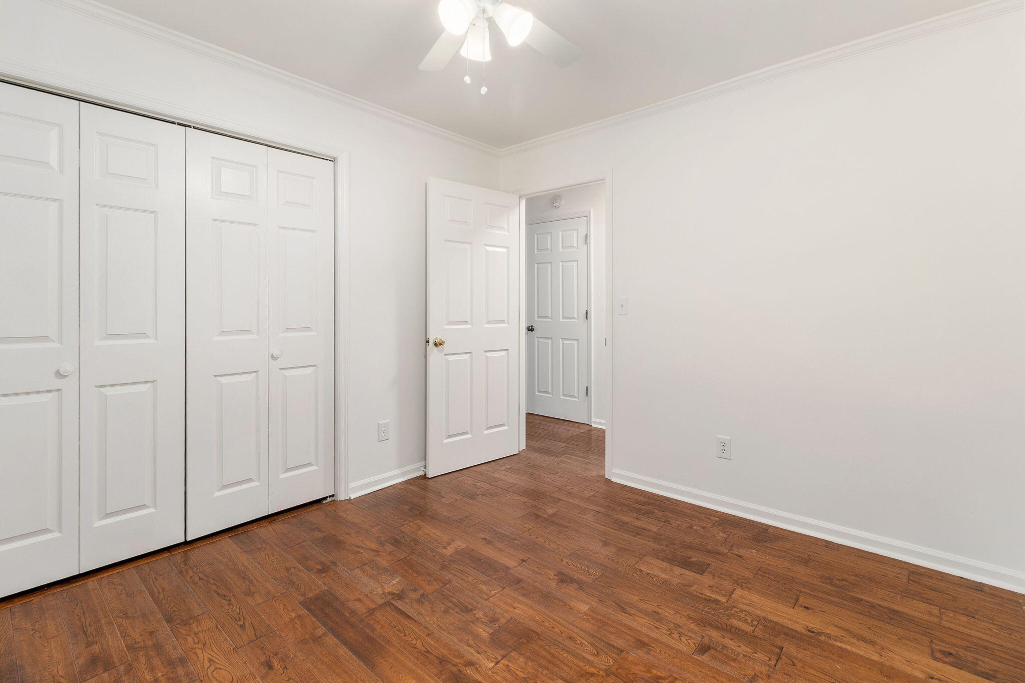 1808 Hidden Harbor Road Hixson, TN 37343 - Photo 32 of 73 Main level guest bedroom