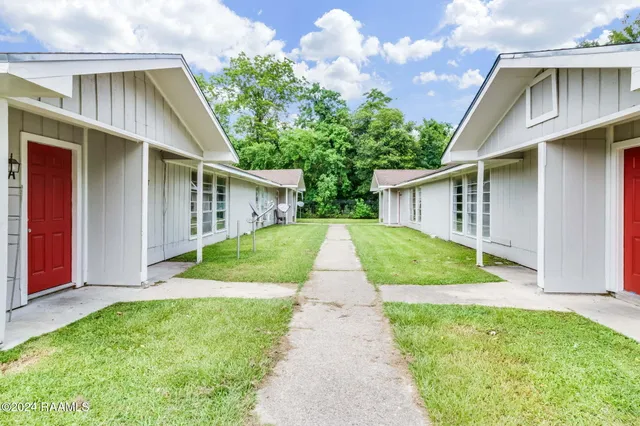 $217,000 | 606 Yvonne Street, New Iberia, LA 70560