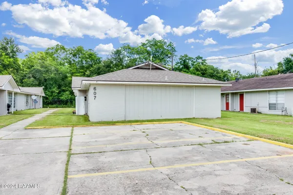 $217,000 | 606 Yvonne Street, New Iberia, LA 70560