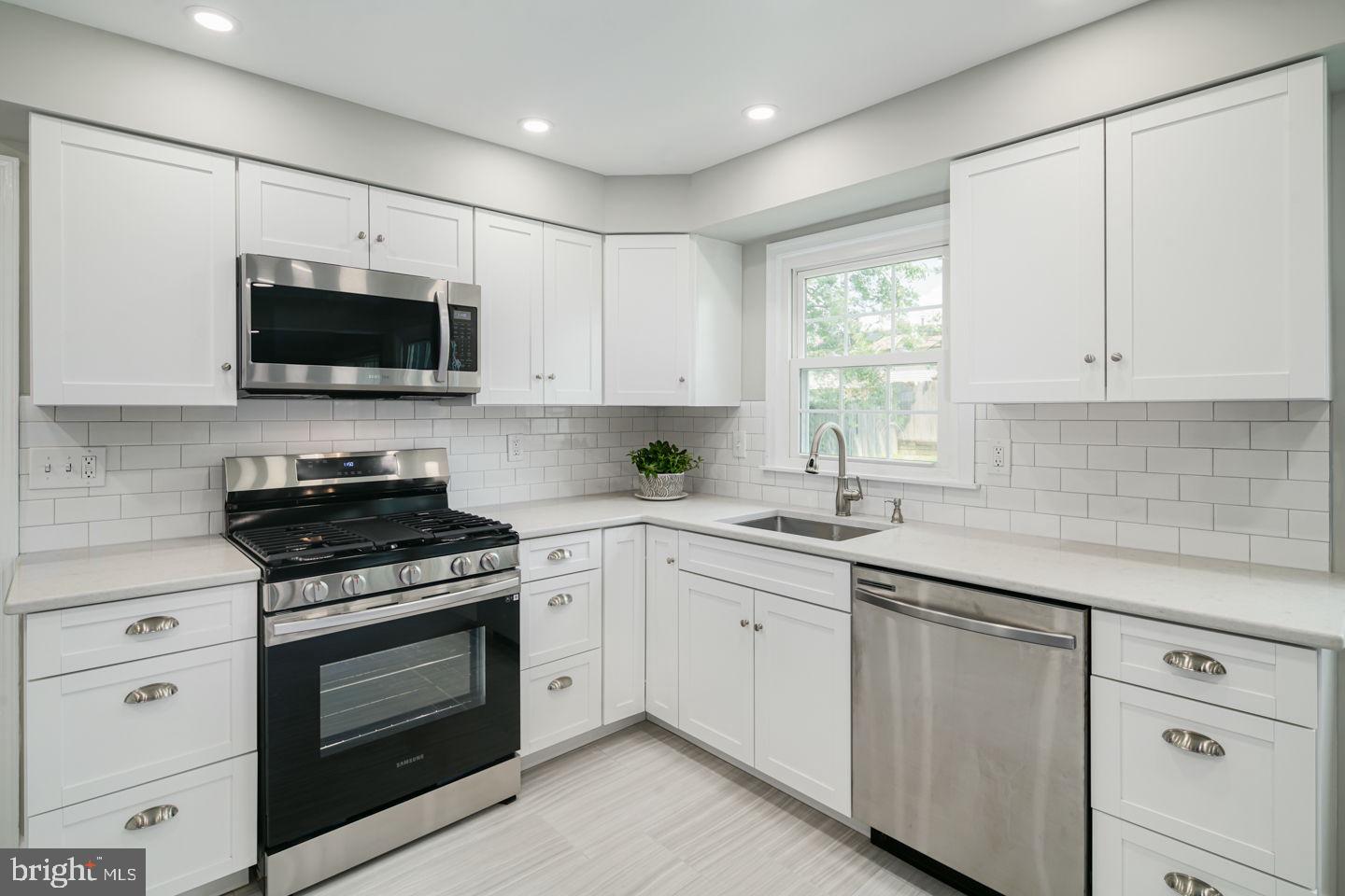 813 Cotswold Road Somerdale, NJ 08083 - Photo 9 of 30 Gallery Image 9