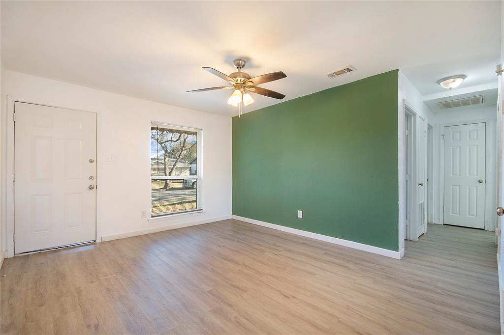 2425 Avis Street Mesquite, TX 75149 - Photo 4 of 21