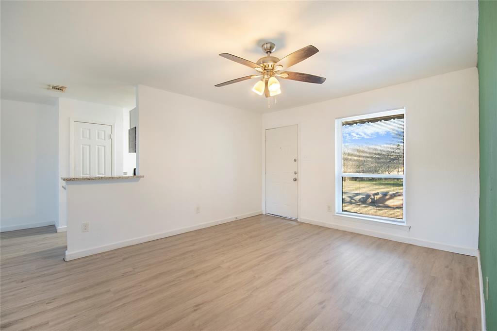 2425 Avis Street Mesquite, TX 75149 - Photo 5 of 21