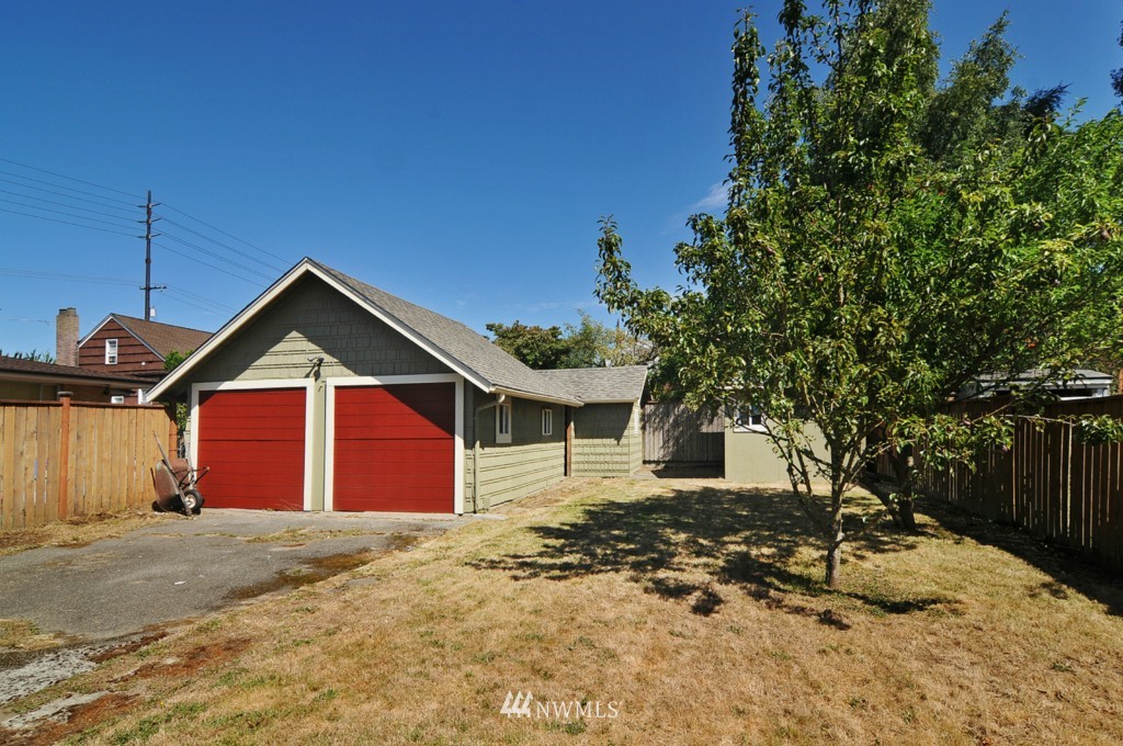 812 Northeast 86th Street Seattle, WA 98115 - Photo 17 of 17