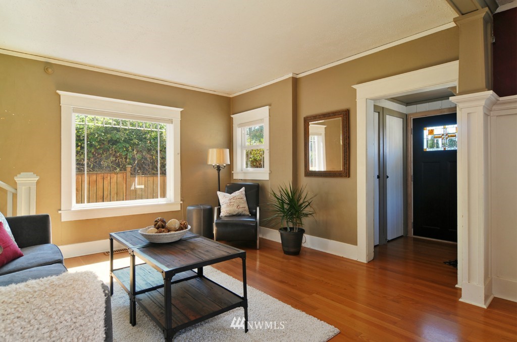 812 Northeast 86th Street Seattle, WA 98115 - Photo 3 of 17