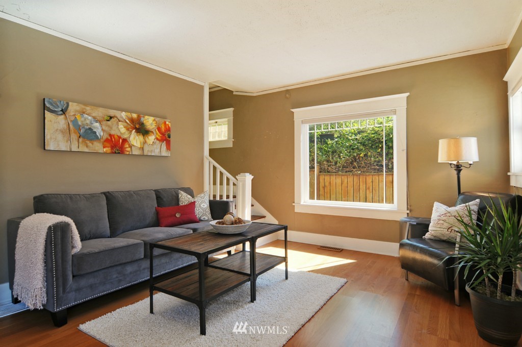 812 Northeast 86th Street Seattle, WA 98115 - Photo 4 of 17