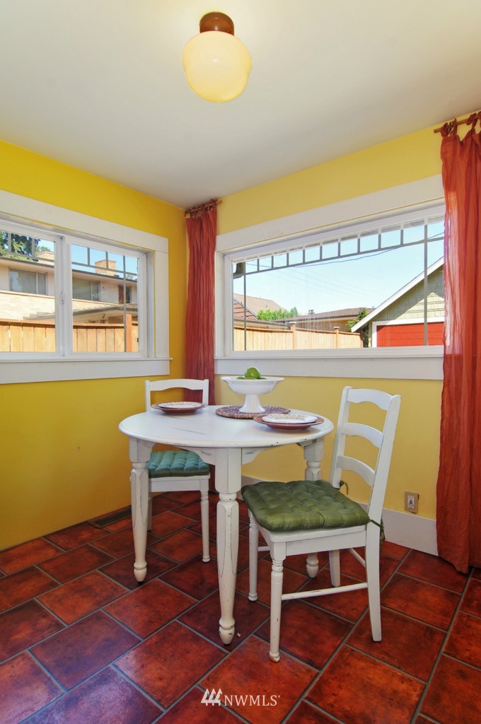 812 Northeast 86th Street Seattle, WA 98115 - Photo 9 of 17
