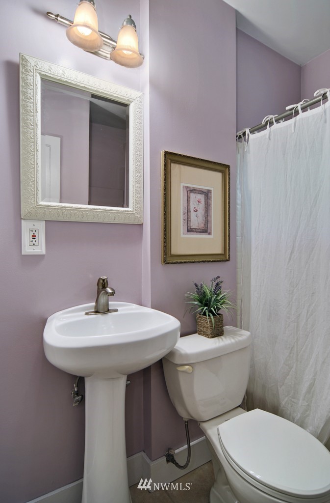 812 Northeast 86th Street Seattle, WA 98115 - Photo 10 of 17