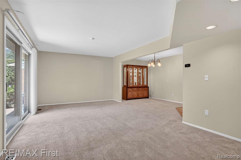 3660 Old Creek Road, Unit 36 Troy, MI 48084 - Photo 10 of 32