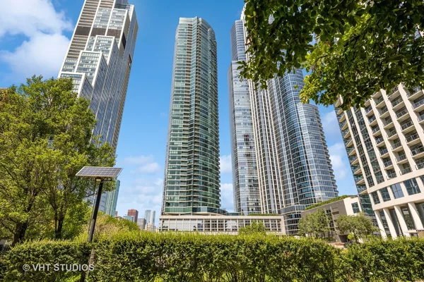$1,090,000 | 1201 South Prairie Avenue, Unit 3303, Chicago, IL 60605