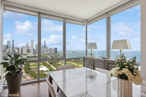 $1,090,000 | 1201 South Prairie Avenue, Unit 3303, Chicago, IL 60605