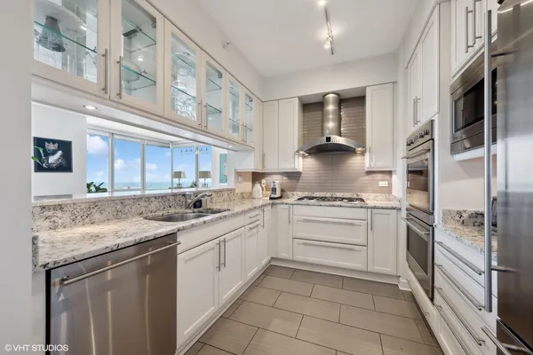 $1,090,000 | 1201 South Prairie Avenue, Unit 3303, Chicago, IL 60605