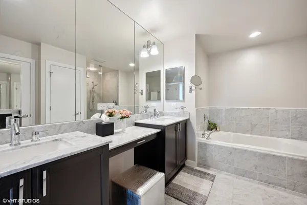 $1,090,000 | 1201 South Prairie Avenue, Unit 3303, Chicago, IL 60605