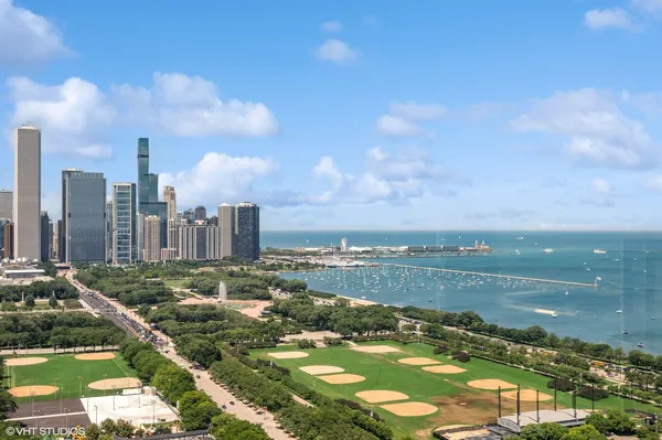 $1,090,000 | 1201 South Prairie Avenue, Unit 3303, Chicago, IL 60605