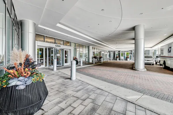 $1,090,000 | 1201 South Prairie Avenue, Unit 3303, Chicago, IL 60605