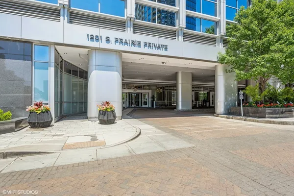 $1,090,000 | 1201 South Prairie Avenue, Unit 3303, Chicago, IL 60605
