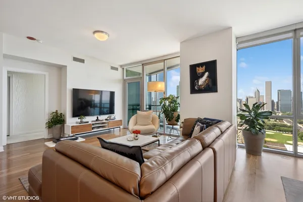 $1,090,000 | 1201 South Prairie Avenue, Unit 3303, Chicago, IL 60605