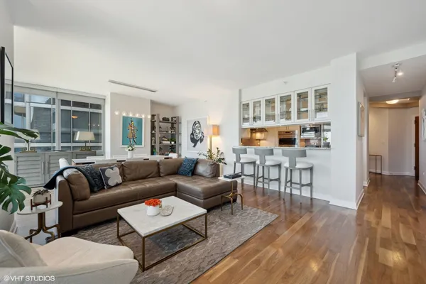 $1,090,000 | 1201 South Prairie Avenue, Unit 3303, Chicago, IL 60605