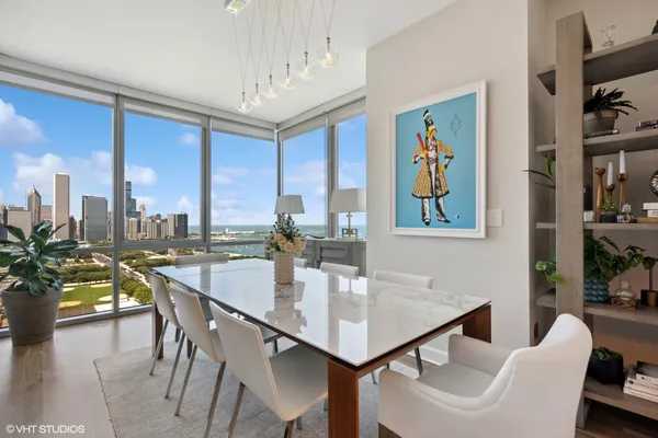 $1,090,000 | 1201 South Prairie Avenue, Unit 3303, Chicago, IL 60605