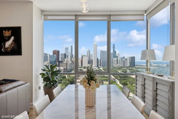 $1,090,000 | 1201 South Prairie Avenue, Unit 3303, Chicago, IL 60605