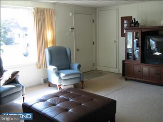 609 Burton Road Oreland, PA 19075 - Photo 2 of 6 Living Room