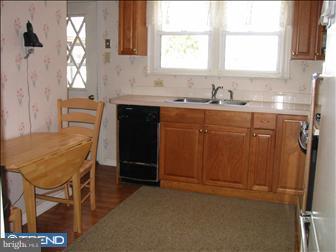 609 Burton Road Oreland, PA 19075 - Photo 4 of 6 Kitchen