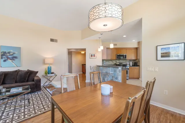 $519,000 | 870 East Palm Canyon Drive, Unit 202, Palm Springs, CA 92264