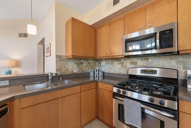 $519,000 | 870 East Palm Canyon Drive, Unit 202, Palm Springs, CA 92264