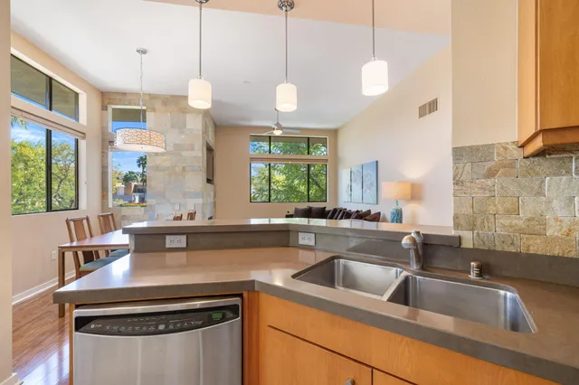 $519,000 | 870 East Palm Canyon Drive, Unit 202, Palm Springs, CA 92264