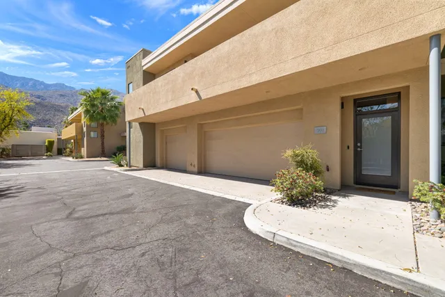 $519,000 | 870 East Palm Canyon Drive, Unit 202, Palm Springs, CA 92264