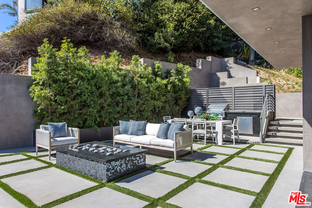 1413 Queens Road Los Angeles, CA 90069 - Photo 24 of 54