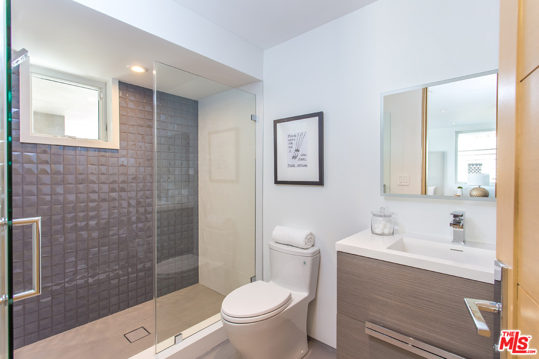 1413 Queens Road Los Angeles, CA 90069 - Photo 33 of 54