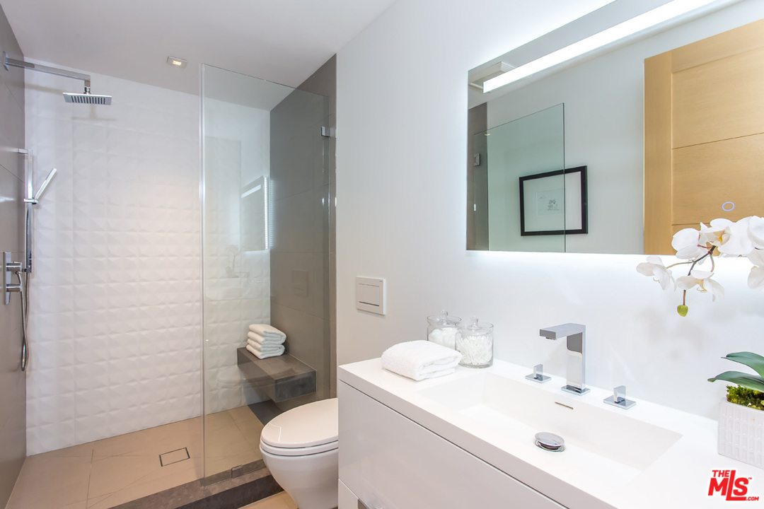 1413 Queens Road Los Angeles, CA 90069 - Photo 34 of 54