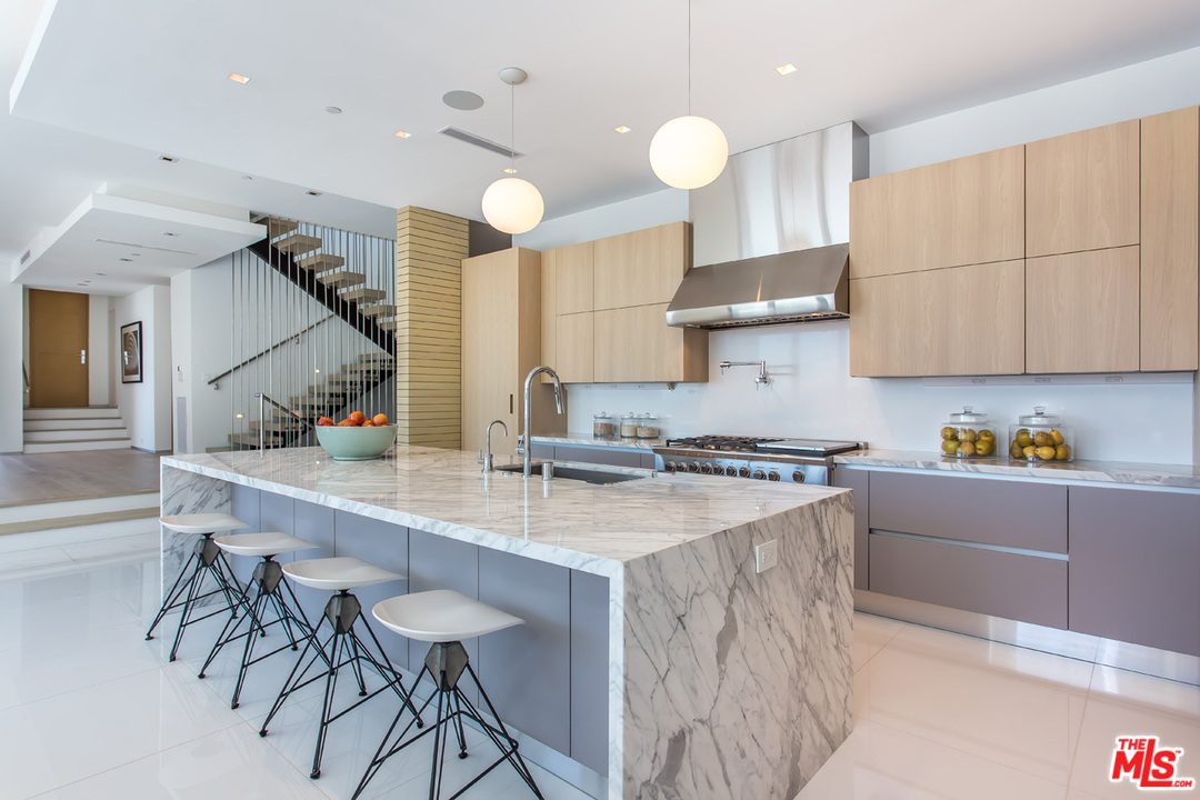 1413 Queens Road Los Angeles, CA 90069 - Photo 6 of 54