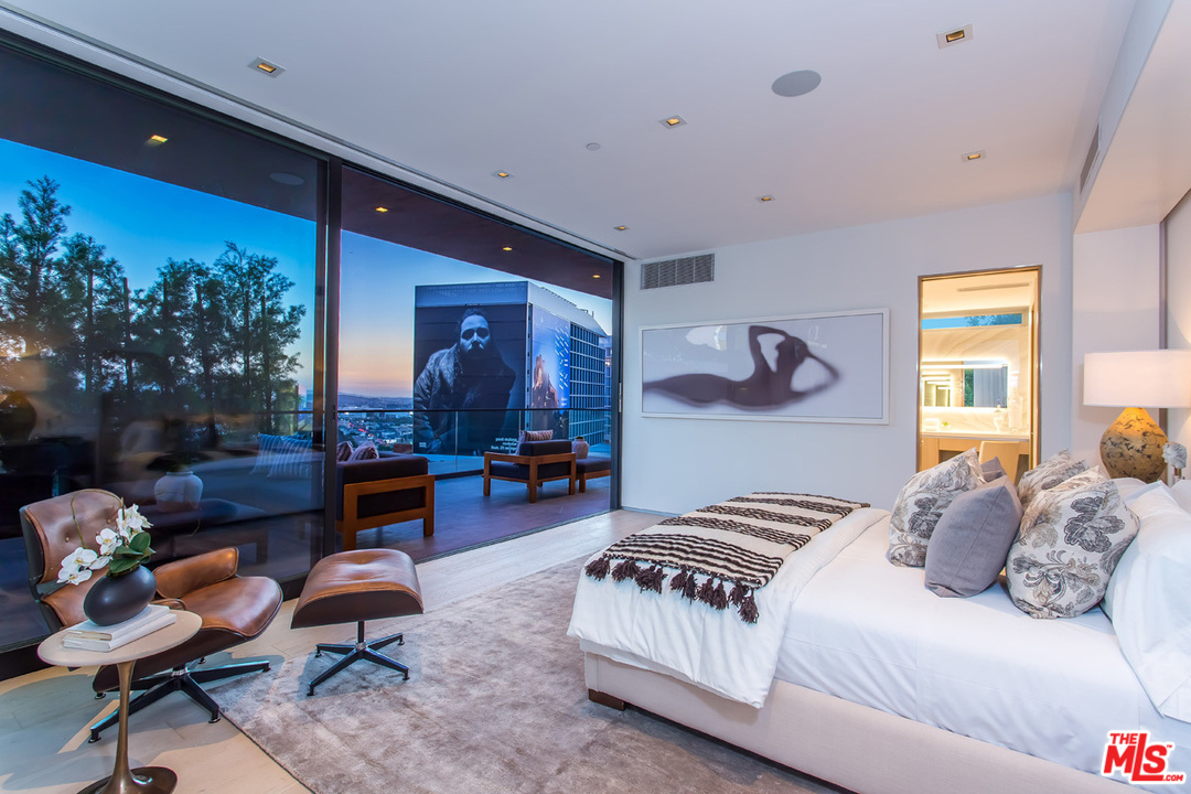 1413 Queens Road Los Angeles, CA 90069 - Photo 8 of 54