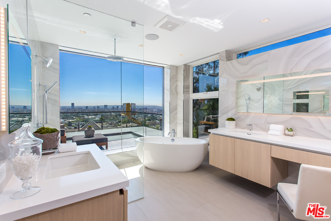 1413 Queens Road Los Angeles, CA 90069 - Photo 9 of 54