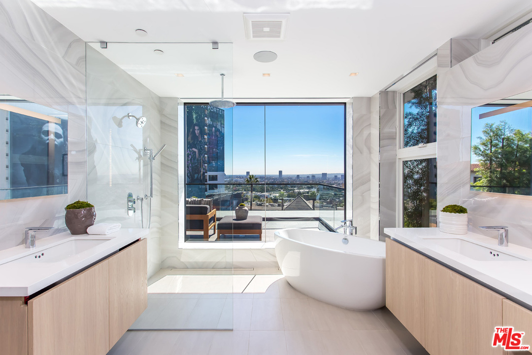 1413 Queens Road Los Angeles, CA 90069 - Photo 10 of 54