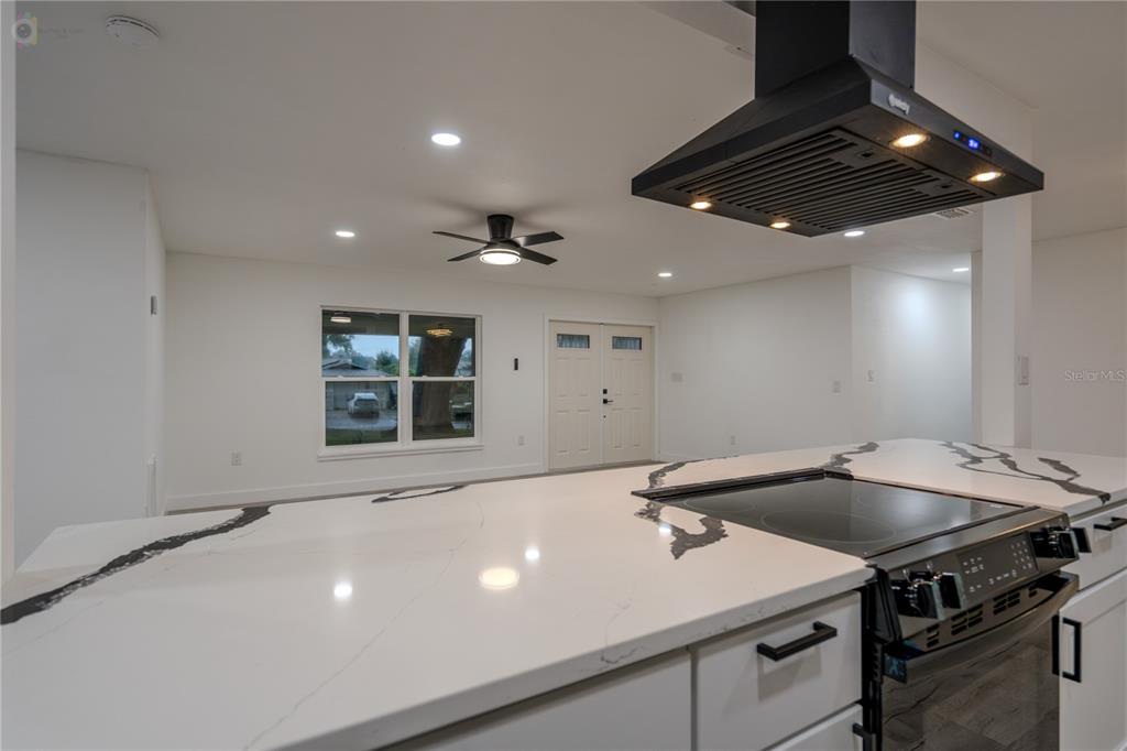 611 Rooks Road Seffner, FL 33584 - Photo 5 of 32 Gallery Image 5