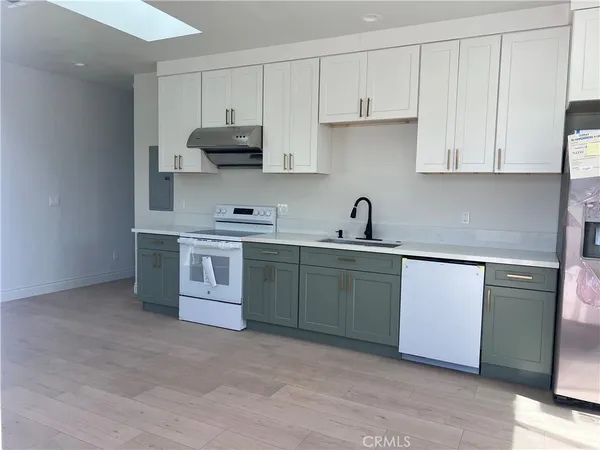 $2,300 | 1642 West 215th Street, Torrance, CA 90501