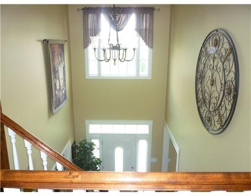 7000 Pin Oak Court McKees Rocks, PA 15136 - Photo 3 of 6 Entry/Foyer.