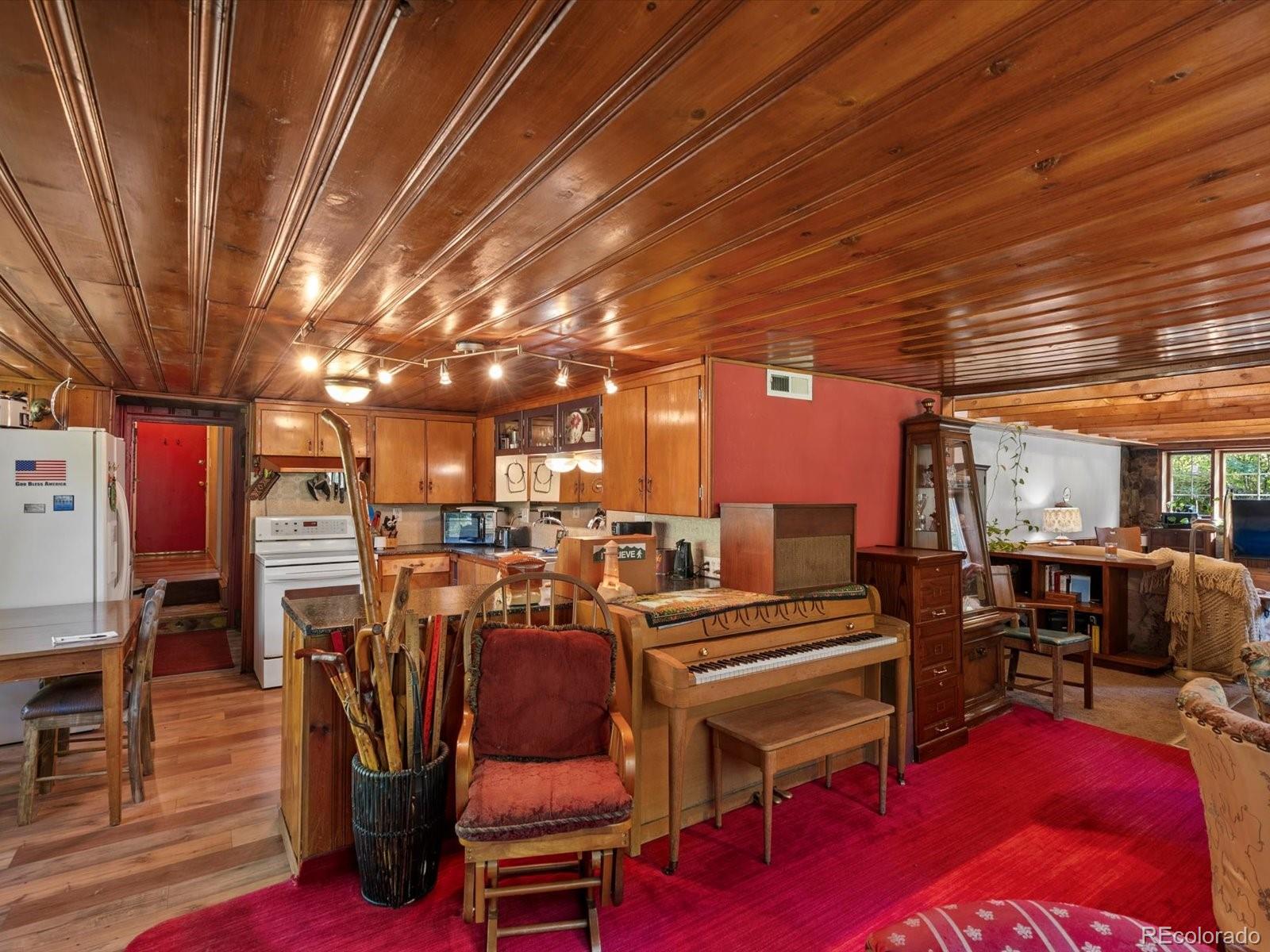 10230 Deer Creek Road Littleton, CO 80127 - Photo 15 of 39