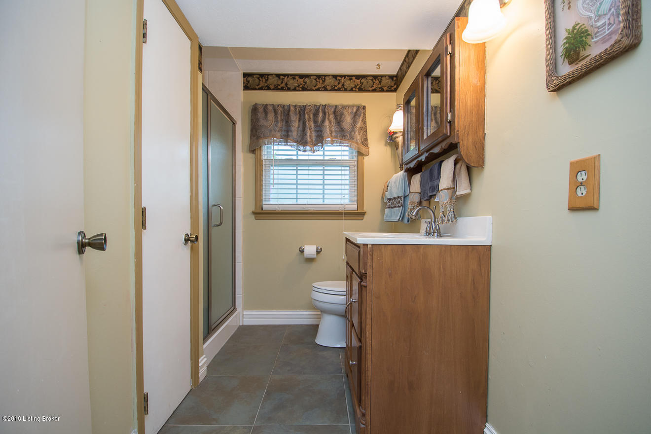 10401 St Rene Road Louisville, KY 40299 - Photo 19 of 41 Full Bath